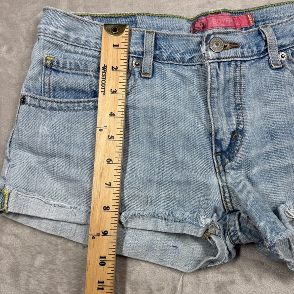 Vintage Levi’s Boyfriend 100% Cotton Worn In Light Blue Denim Shorts Size 5 - Picture 12 of 16